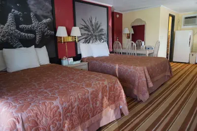 Photo 4 - Royal Palace Inn & Suites