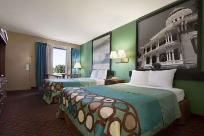 Photo 4 - Super 8 by Wyndham Hattiesburg North/University Area