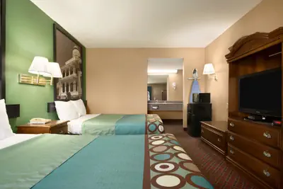 Photo 5 - Super 8 by Wyndham Hattiesburg North/University Area