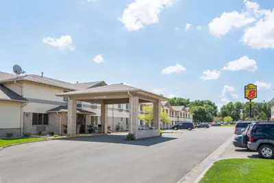 Photo 2 - Super 8 by Wyndham Brookings