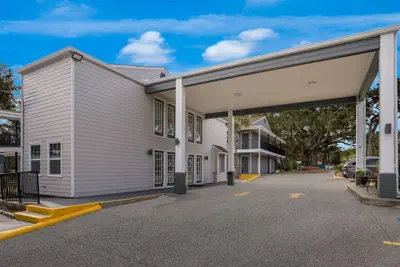 Photo 2 - Quality Inn Ocean Springs - Biloxi East