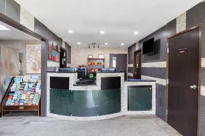 Photo 4 - SureStay Plus Hotel by Best Western Kearney Liberty North