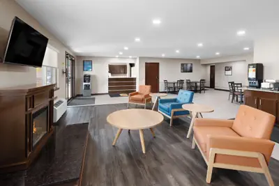 Photo 4 - Super 8 by Wyndham Fairmont