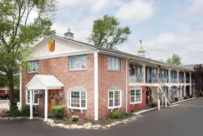 Photo 2 - Super 8 by Wyndham Sturbridge