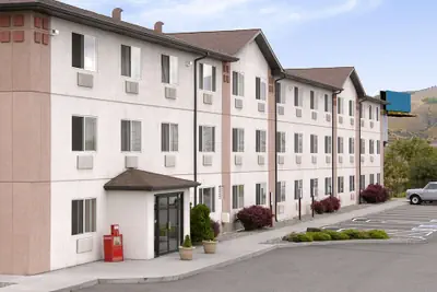 Photo 2 - Super 8 by Wyndham The Dalles OR