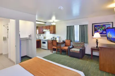 Photo 5 - Lamplighter Inn & Suites at SDSU
