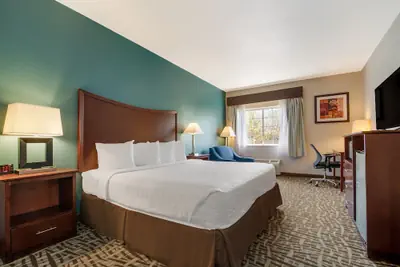 Photo 2 - SureStay Plus Hotel by Best Western Topeka Northwest