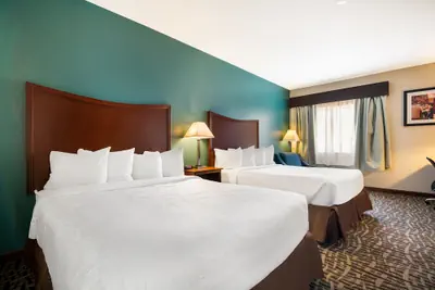 Photo 5 - SureStay Plus Hotel by Best Western Topeka Northwest