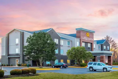 Photo 2 - La Quinta Inn & Suites by Wyndham Hopkinsville