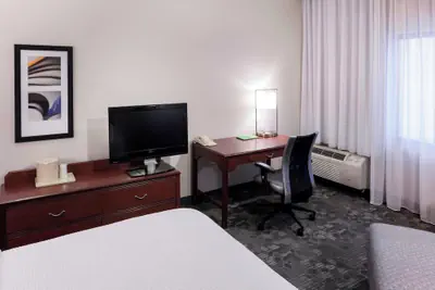 Photo 4 - Courtyard by Marriott Wichita East