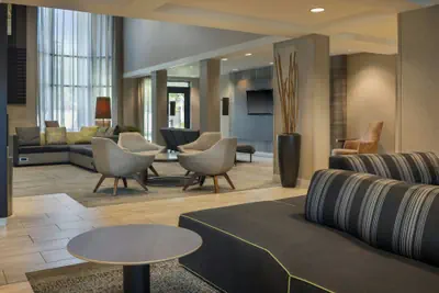 Photo 2 - Courtyard by Marriott Springfield Airport