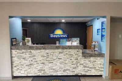 Photo 4 - Days Inn by Wyndham Jefferson City