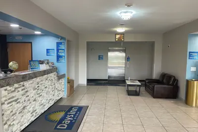 Photo 3 - Days Inn by Wyndham Jefferson City