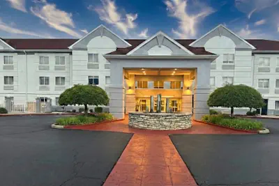 Photo 2 - Holiday Inn Express Hotel & Stes Port Clinton-Catawba Island by IHG