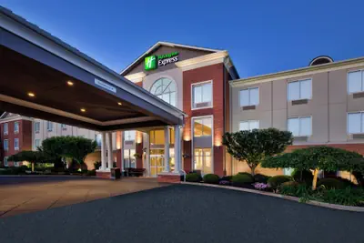 Photo 2 - Holiday Inn Express & Suites Youngstown N (Warren/Niles) by IHG