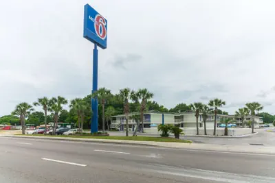 Photo 2 - Motel 6 Pensacola, FL - Airport West