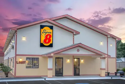Photo 2 - Super 8 by Wyndham Douglas