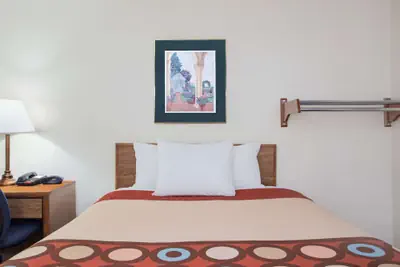 Photo 5 - Super 8 by Wyndham Douglas