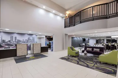 Photo 4 - La Quinta Inn & Suites by Wyndham Kennesaw