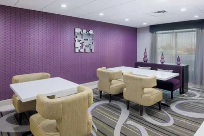 Photo 3 - La Quinta Inn & Suites by Wyndham Kennesaw