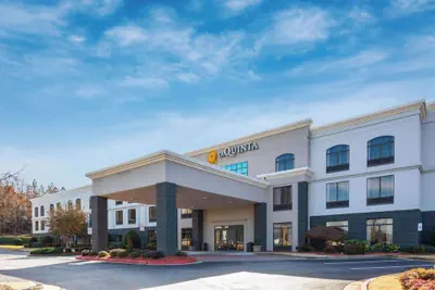 Photo 2 - La Quinta Inn & Suites by Wyndham Kennesaw