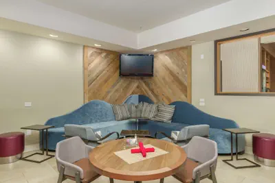 Photo 4 - Hilton Garden Inn Phoenix Airport
