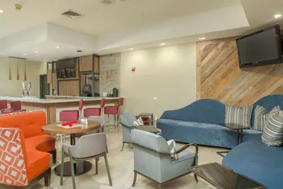Photo 5 - Hilton Garden Inn Phoenix Airport