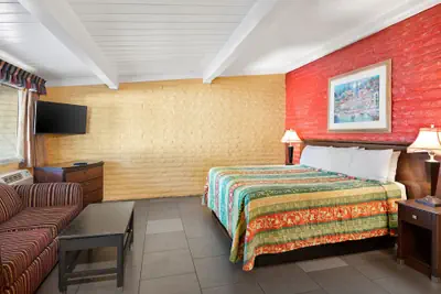 Photo 5 - Fallbrook Country Inn