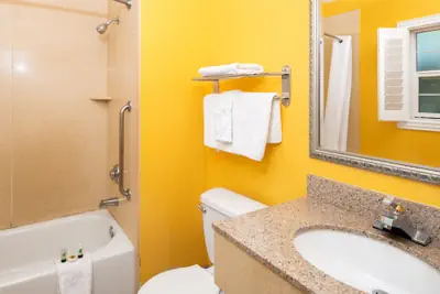 Photo 4 - Fallbrook Country Inn