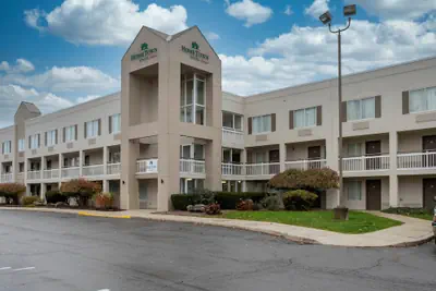 Photo 2 - HomeTown Inn by Red Roof East Syracuse