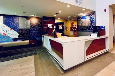 Photo 3 - Holiday Inn Express Hotel & Suites Berkeley by IHG