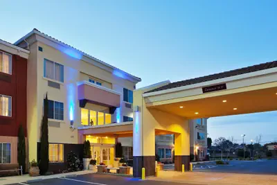 Photo 2 - Holiday Inn Express Hotel & Suites Berkeley by IHG
