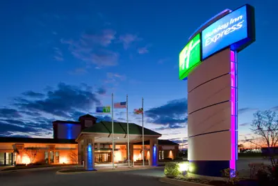 Photo 2 - Holiday Inn Express Cambridge by IHG