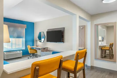 Photo 4 - HOLIDAY INN EXPRESS & SUITES INDIANAPOLIS - EAST by IHG