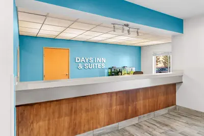 Photo 4 - Days Inn & Suites by Wyndham Castle Rock