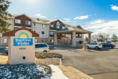 Photo 2 - Days Inn & Suites by Wyndham Castle Rock