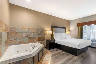 Photo 2 - Best Western Plus Des Moines West Inn & Suites