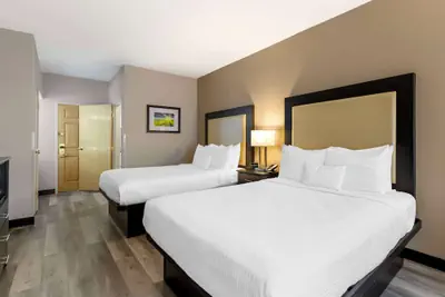 Photo 5 - Best Western Plus Des Moines West Inn & Suites