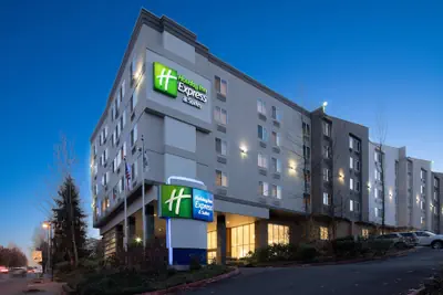Photo 2 - Holiday Inn Express Hotel & Suites SeaTac by IHG