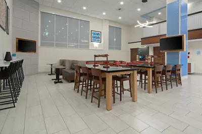 Photo 3 - Holiday Inn Express Hotel & Suites SeaTac by IHG