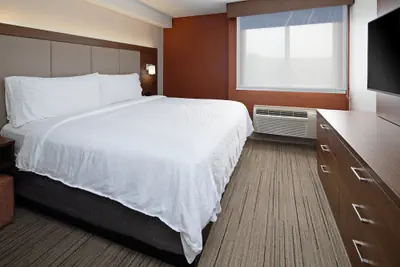 Photo 5 - Holiday Inn Express Hotel & Suites SeaTac by IHG