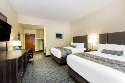 Photo 2 - Baymont by Wyndham Des Moines Airport