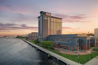 Photo 2 - Renaissance Portsmouth-Norfolk Waterfront Hotel
