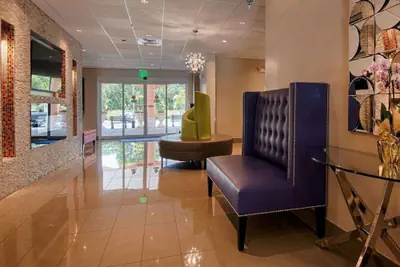 Photo 5 - Days Inn & Suites by Wyndham Bonita Springs North Naples