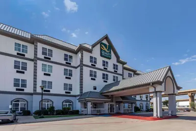 Photo 2 - Quality Inn & Suites I-35 E / Walnut Hill