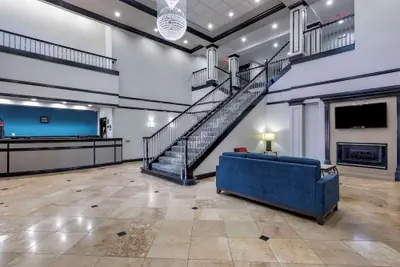 Photo 3 - Quality Inn & Suites I-35 E / Walnut Hill