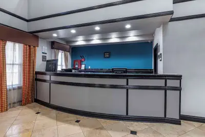 Photo 4 - Quality Inn & Suites I-35 E / Walnut Hill