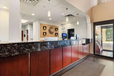 Photo 4 - Comfort Suites Lombard - Addison