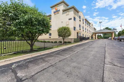 Photo 2 - Comfort Suites Lombard - Addison