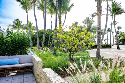 Photo 2 - Islander Resort